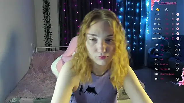 Snapshot of ReddHotPipper chatting on 12/16/24, 01:10 ReddHotPipper online show from 12/16/24, 01:10