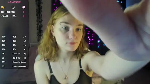 Snapshot of ReddHotPipper chatting on 02/05/25, 01:04 ReddHotPipper online show from 02/05/25, 01:04