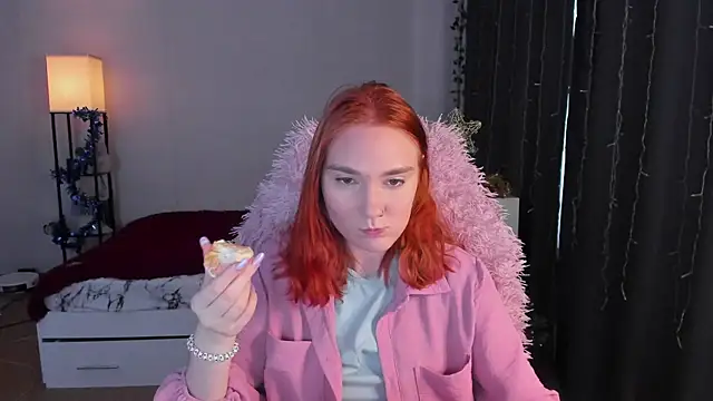 Snapshot of ReddHotPipper chatting on 12/23/25, 03:48 ReddHotPipper online show from 12/23/25, 03:48