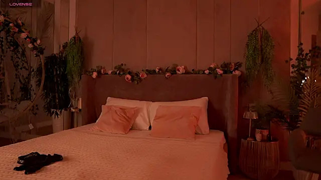 Smiley Mia online show from 09/21/25, 05:09