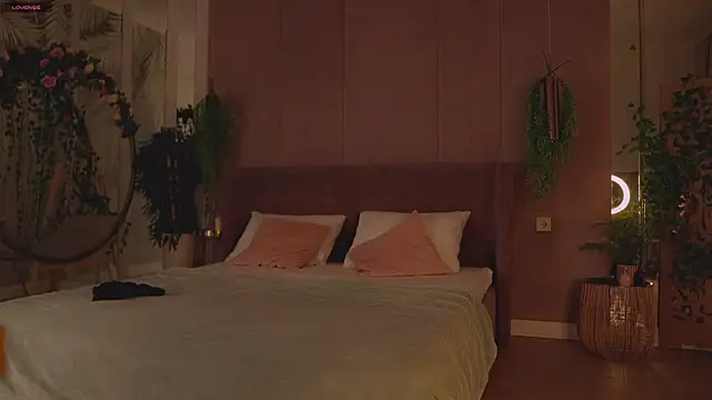 Smiley Mia online show from 11/11/25, 05:07