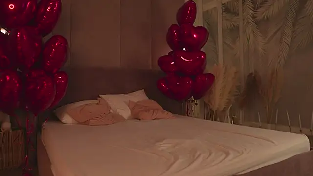 Smiley Mia online show from 02/13/26, 05:03