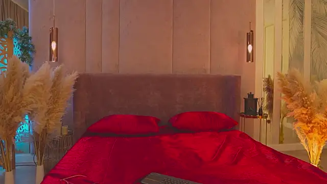 Smiley Mia online show from 04/02/26, 05:05