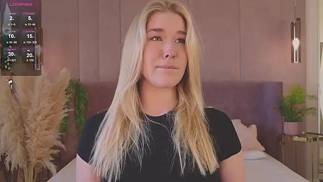 Smiley Mia online show from 06/03/26, 05:43