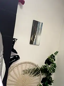 Snapshot of AlyssaHottv_ chatting on 10/02/25, 07:48 AlyssaHottv  online show from 10/02/25, 07:48