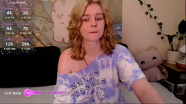 Snapshot of Moona_xx chatting on 06/21/26, 10:01 Moona xx online show from 06/21/26, 10:01