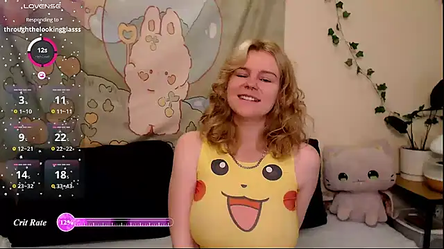 Snapshot of Moona_xx chatting on 06/25/26, 10:47 Moona xx online show from 06/25/26, 10:47