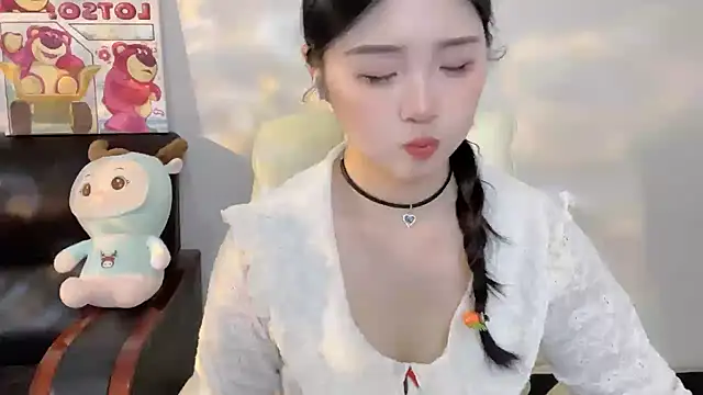 Snapshot of SU__SU chatting on 02/28/25, 12:42 SU  SU online show from 02/28/25, 12:42