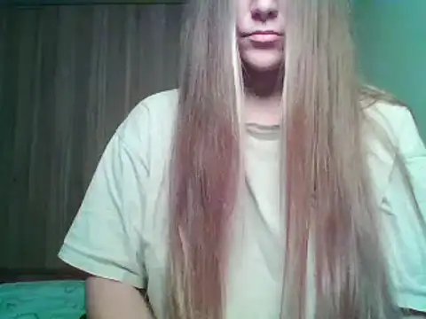 Snapshot of Evasapples chatting on 10/23/25, 09:57 Evasapples online show from 10/23/25, 09:57