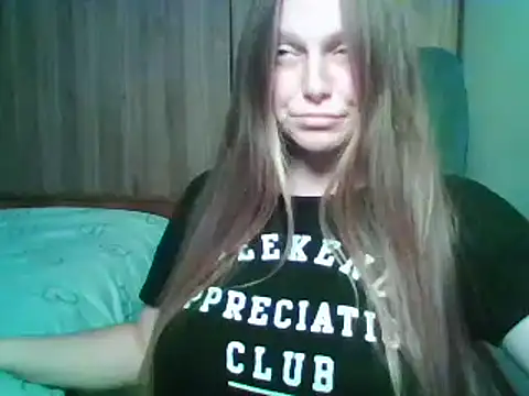 Snapshot of Evasapples chatting on 10/27/25, 10:14 Evasapples online show from 10/27/25, 10:14