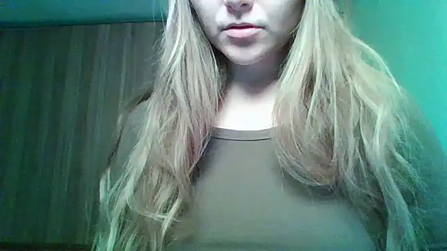 Snapshot of Evasapples chatting on 11/21/25, 06:39 Evasapples online show from 11/21/25, 06:39