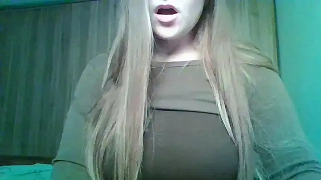 Snapshot of Evasapples chatting on 12/19/25, 06:59 Evasapples online show from 12/19/25, 06:59