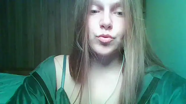 Snapshot of Evasapples chatting on 02/13/26, 10:28 Evasapples online show from 02/13/26, 10:28