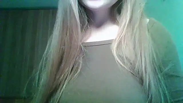 Snapshot of Evasapples chatting on 03/04/26, 10:27 Evasapples online show from 03/04/26, 10:27