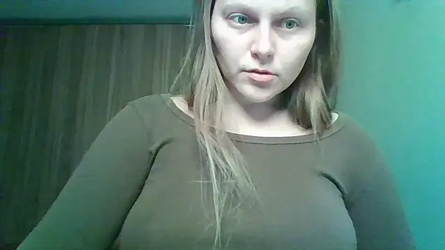 Snapshot of Evasapples chatting on 03/05/26, 09:55 Evasapples online show from 03/05/26, 09:55