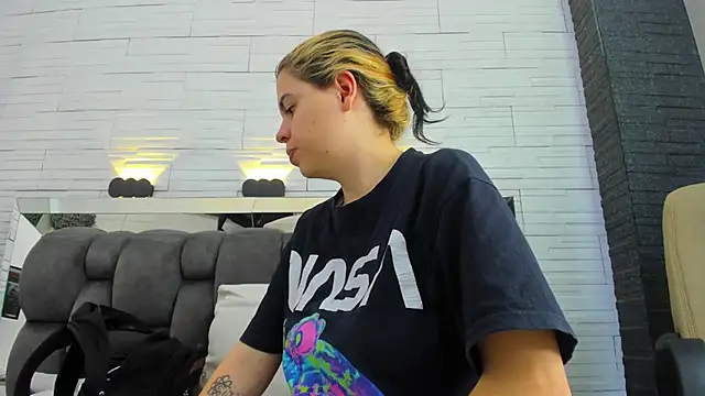 dorothy vegga online show from 12/17/25, 03:56