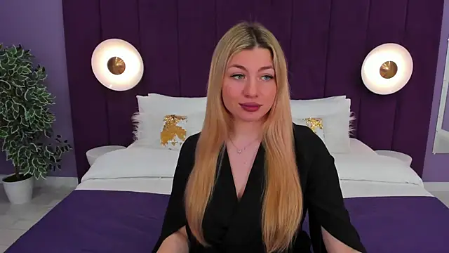 Snapshot of HelenaMorgan chatting on 03/08/25, 06:10 HelenaMorgan online show from 03/08/25, 06:10