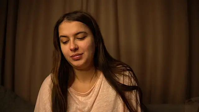 elisa moon online show from 12/17/25, 09:37