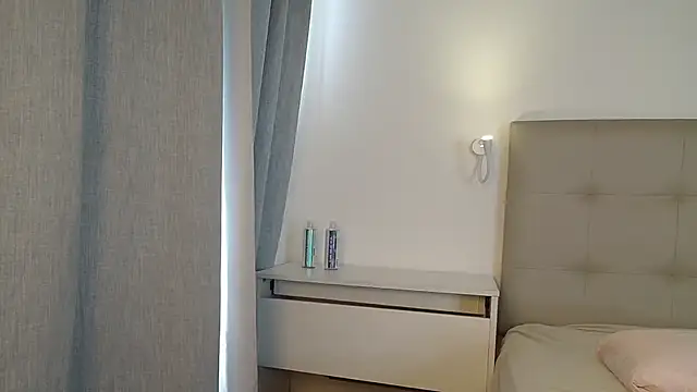 caaatalinalina online show from 01/10/25, 08:48