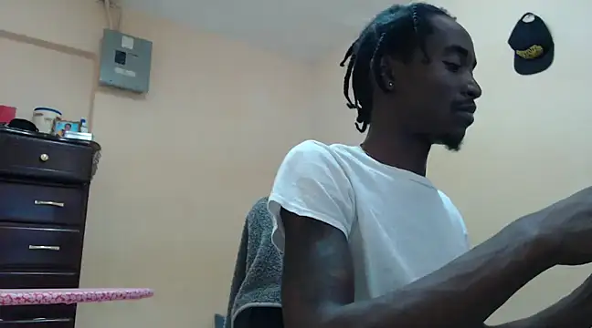 Snapshot of jammasterjack chatting on 02/17/25, 01:32 jammasterjack online show from 02/17/25, 01:32