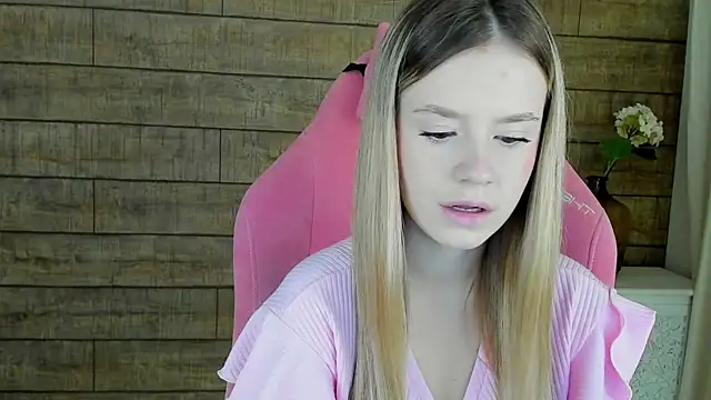 MilanaBalmain online show from 10/11/25, 04:12