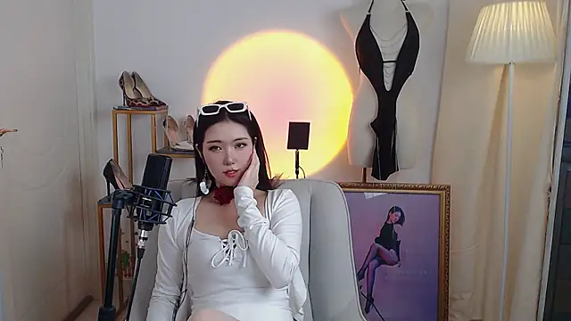 siji kiki online show from 12/25/24, 12:47