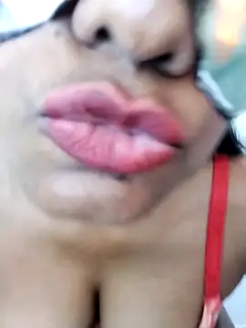 Snapshot of Zaraangle chatting on 11/12/25, 06:14 Zaraangle online show from 11/12/25, 06:14