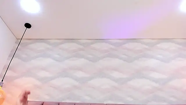 im nika  online show from 02/25/25, 04:00