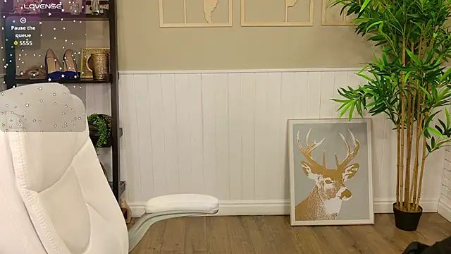 LadyLeea online show from 10/25/25, 04:09