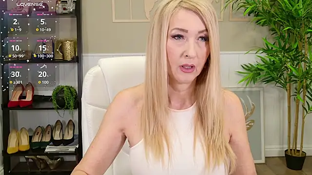 LadyLeea online show from 11/24/25, 05:07