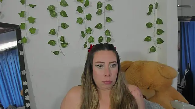 JanneKim online show from 10/31/25, 02:07