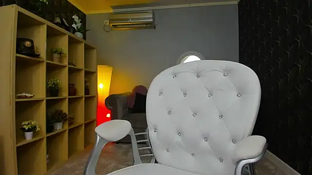 nicolee   19 online show from 01/09/25, 12:25