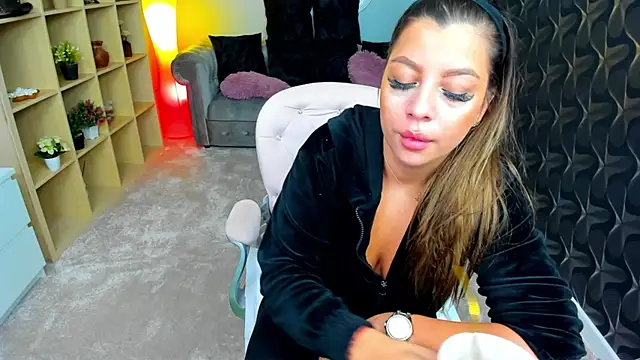 nicolee   19 online show from 01/14/25, 10:34