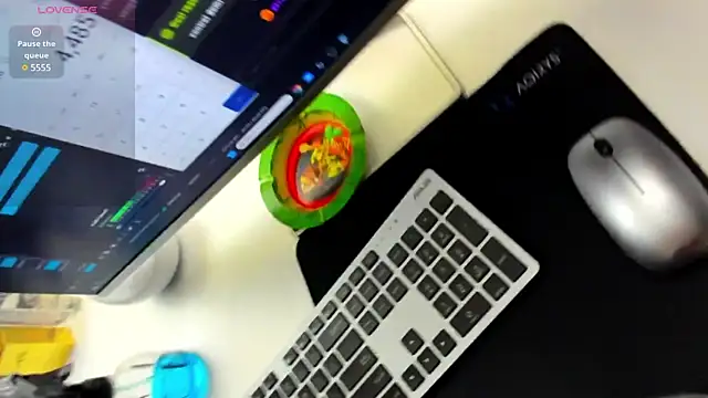 nicolee   19 online show from 01/28/25, 05:35