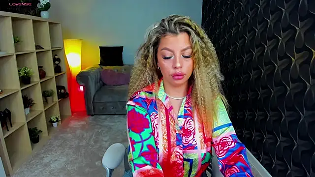 nicolee   19 online show from 03/07/25, 06:54