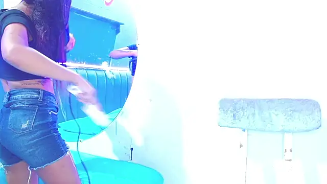 minimi naty online show from 02/03/25, 07:31