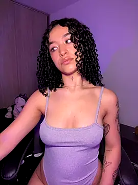 Crystal Dluna online show from 10/28/25, 05:48