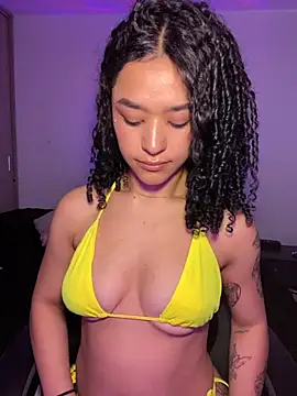 Crystal Dluna online show from 11/20/25, 04:18