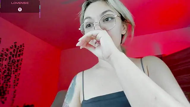 whoa-hoa-hoa-hoa-hoa online show from 10/24/25, 06:26