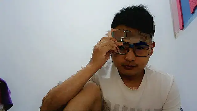 Snapshot of lixiaoshuai8 chatting on 03/15/25, 03:37 lixiaoshuai8 online show from 03/15/25, 03:37