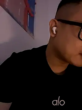 Snapshot of lixiaoshuai8 chatting on 11/13/25, 04:33 lixiaoshuai8 online show from 11/13/25, 04:33