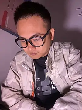 Snapshot of lixiaoshuai8 chatting on 11/20/25, 04:23 lixiaoshuai8 online show from 11/20/25, 04:23