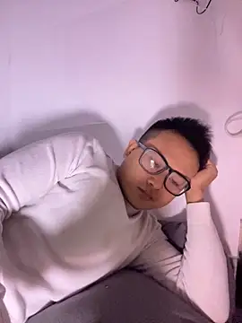 Snapshot of lixiaoshuai8 chatting on 11/25/25, 05:51 lixiaoshuai8 online show from 11/25/25, 05:51