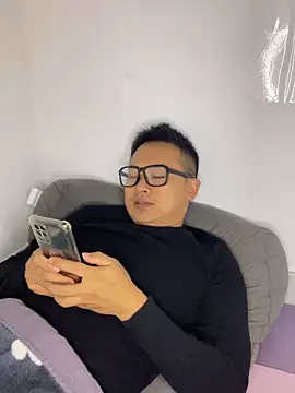 Snapshot of lixiaoshuai8 chatting on 11/28/25, 05:21 lixiaoshuai8 online show from 11/28/25, 05:21