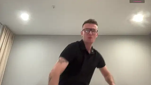 cute mark online show from 11/18/25, 08:13