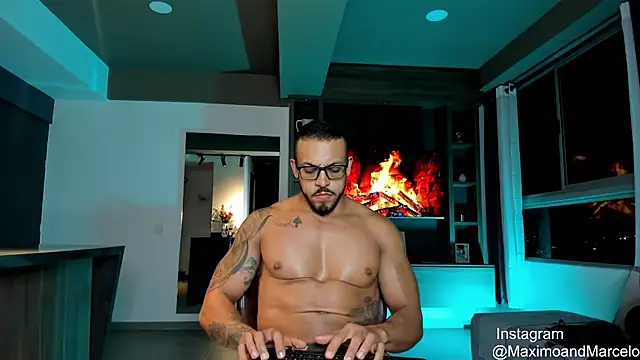 Maximo Marcelo online show from 02/18/25, 02:16