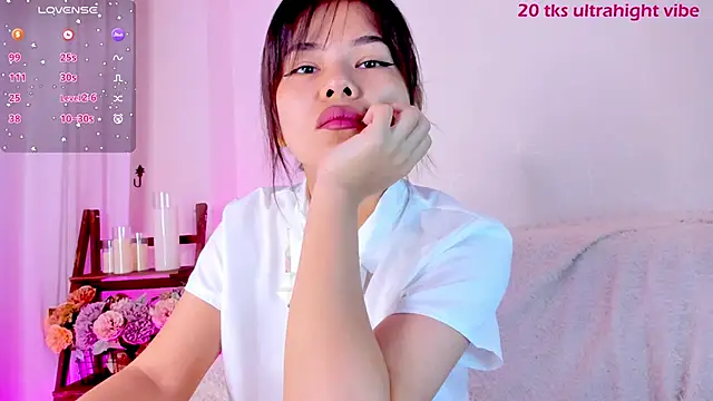 Snapshot of moonlight8_ chatting on 01/05/25, 08:32 moonlight8  online show from 01/05/25, 08:32