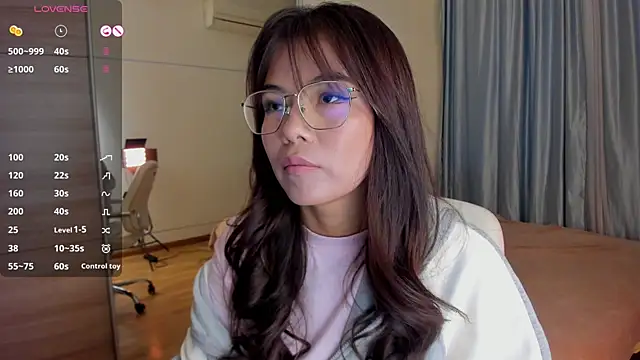 Snapshot of moonlight8_ chatting on 09/18/25, 10:28 moonlight8  online show from 09/18/25, 10:28