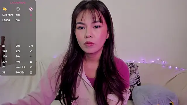 Snapshot of moonlight8_ chatting on 10/19/25, 03:12 moonlight8  online show from 10/19/25, 03:12