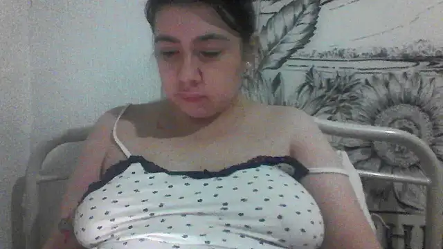 Snapshot of CamilaCherryX chatting on 09/28/25, 10:04 CamilaCherryX online show from 09/28/25, 10:04